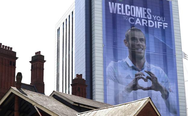 Bale, presente en todas las esquinas de Cardiff