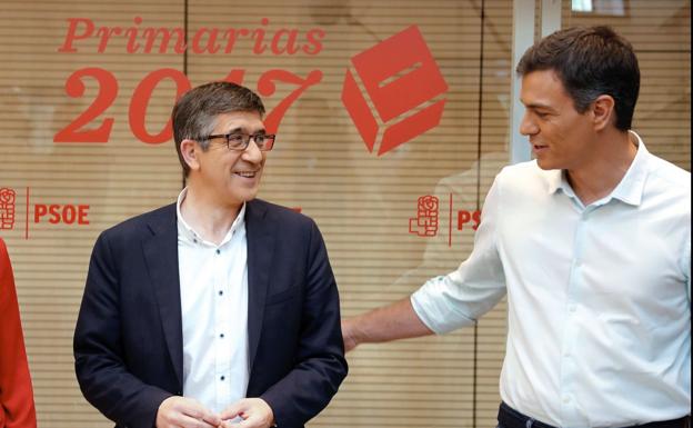 Sánchez da un primer paso para la reconciliación con Patxi López