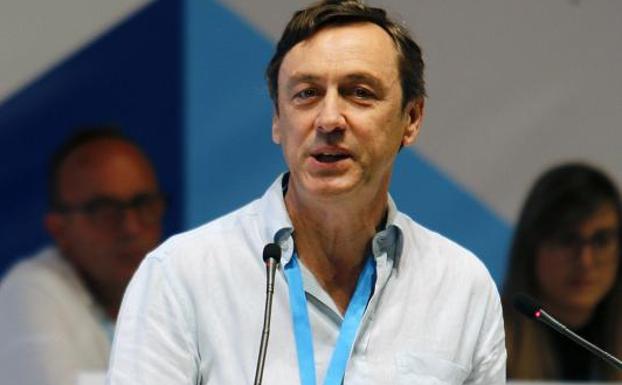 Hernando pide a Sánchez que dialogue con el PP y deje el 'no es no'