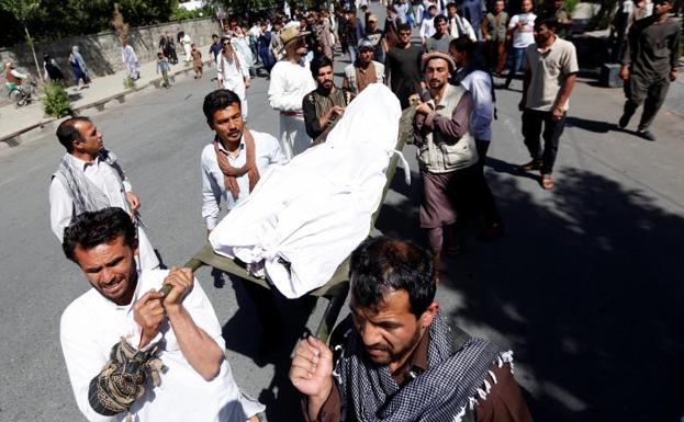 Al menos 10 muertos en varias explosiones durante un funeral en Kabul