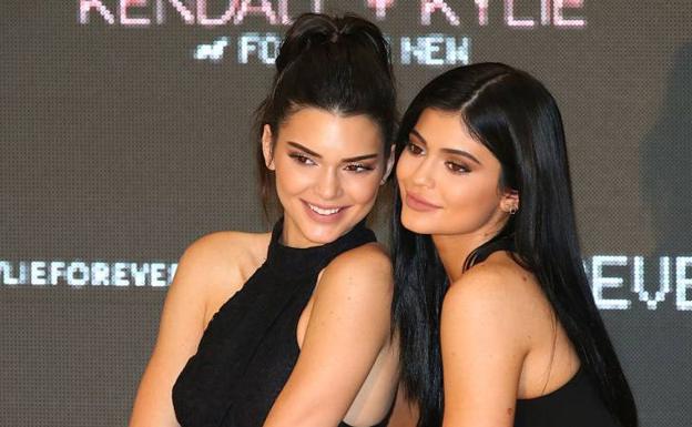 Kylie Jenner y Kendall Jenner incitan a fumar en Instagram