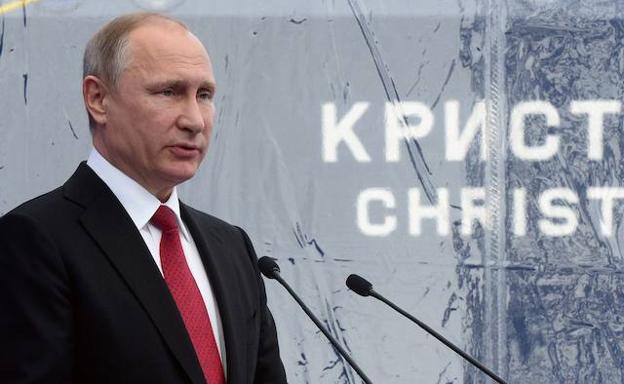 Putin niega que tenga información comprometedora sobre Trump