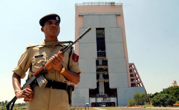 India lanza su cohete espacial de mayor capacidad