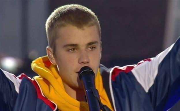 Justin Bieber se emociona y conmociona en Manchester
