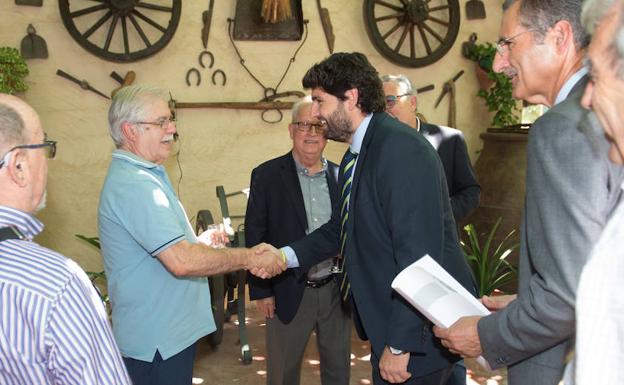 Miras reconoce «la labor de los padres del Estatuto de Autonomía de la Región»