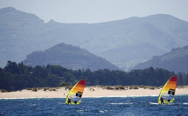 Nadar paralelo a la playa y respetar la digestión, consejos para este verano