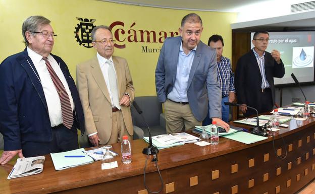 Los regantes temen despidos en muchos sectores si no se garantiza agua