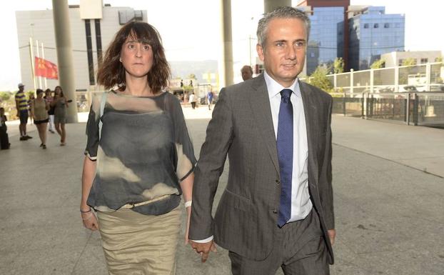 Confirman la procedencia de la investigación sobre el origen de los regalos de boda de la hija de Valcárcel