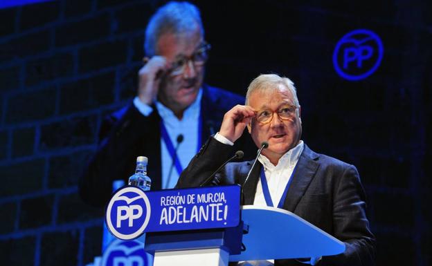 Valcárcel critica que Rajoy no solucionara el problema del agua cuando el PP tenía mayoría absoluta