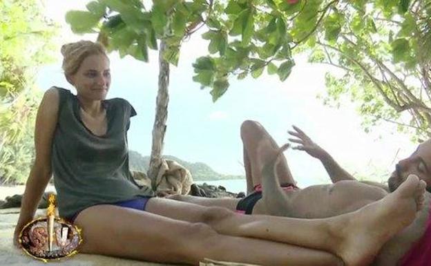 Supervivientes: Unas clases de bachata suben la temperatura