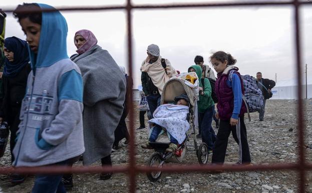 Más de 26.000 niños refugiados continúan atrapados en los Balcanes