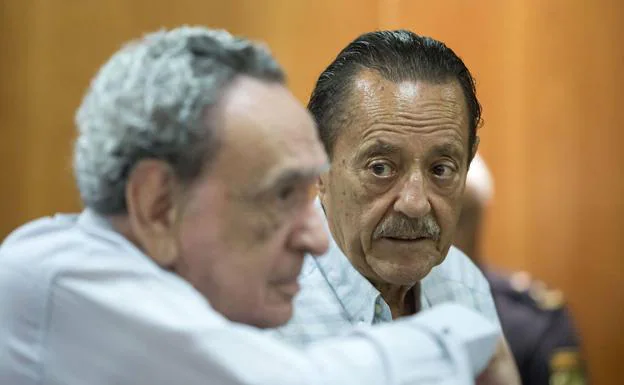 Nueve meses de prisión para Julián Muñoz por adjudicar un piso a la hija del secretario municipal
