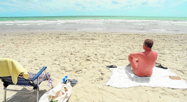 «Si impiden el nudismo en San Pedro, acabaré veraneando en Águilas»