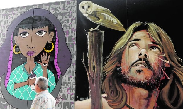 500 botes de espray para pintarle la cara a un barrio