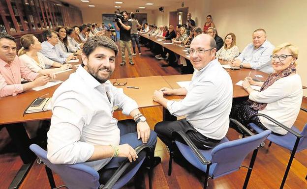 El nuevo auto de procesamiento deja a PAS con un pie fuera de la presidencia del PP