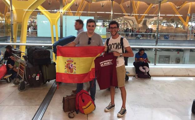 Dos alumnos de la UMU participan en el mundial universitario de debate en español