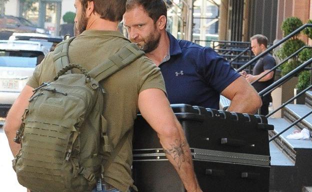 ¿Sale Taylor Swift de su casa dentro de una maleta?