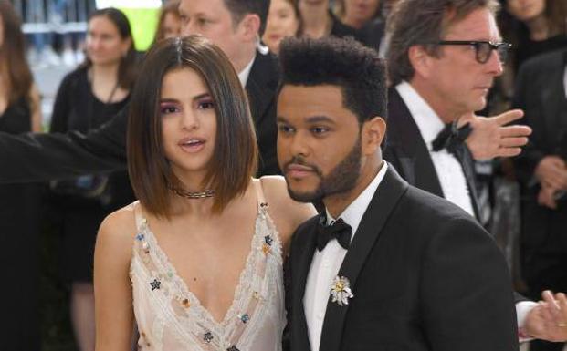 Selena Gomez y The Weeknd, pillados por Salma Hayek discutiendo