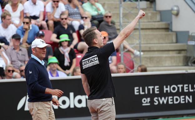 Realiza el saludo nazi en un partido entre Ferrer y Verdasco