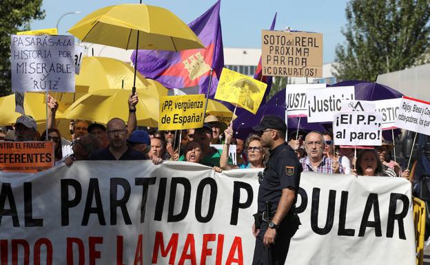 Casi más policías que manifestantes