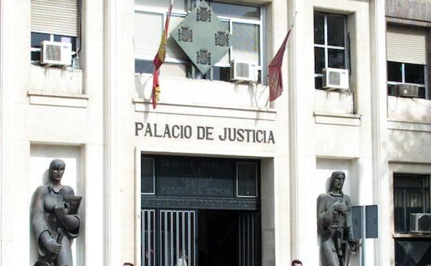 Serán investigados por un presunto timo del nazareno pese a su «rocambolesca» historia