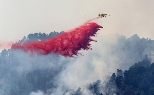 El incendio de Yeste destruye 3.200 hectáreas de monte y tardará días en ser controlado