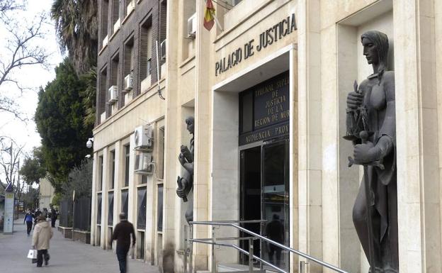 Procesada una presunta 'madame' que ingresaba 200.000 euros al año