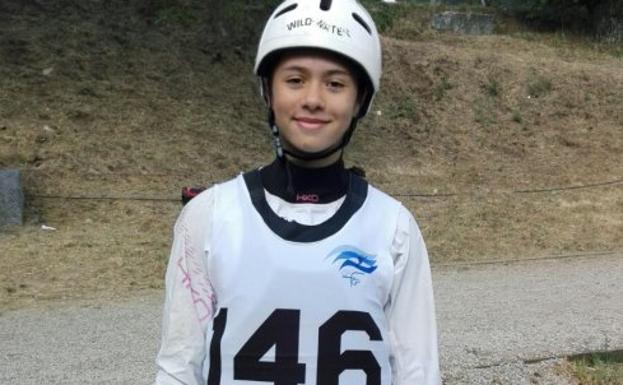Clara González, campeona de España cadete en canoa y segunda en kayak