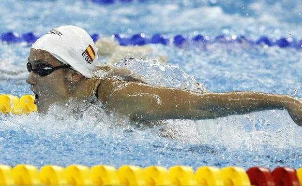 Mireia Belmonte gana la medalla de oro en los 400 metros libres en la Copa del Mundo de Berlín