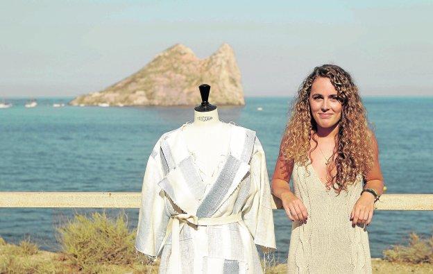 «Quiero vivir de lo que sale de mi cabeza»