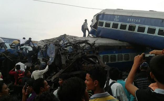 Al menos 23 muertos y 64 heridos tras el descarrilamiento de un tren en la India