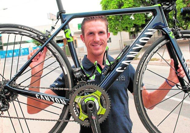 «Tuve que repartir publicidad para salir adelante»