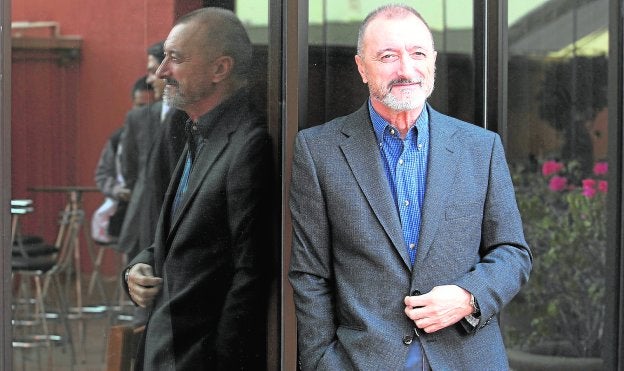 Duelo de titanes en busca de lectores