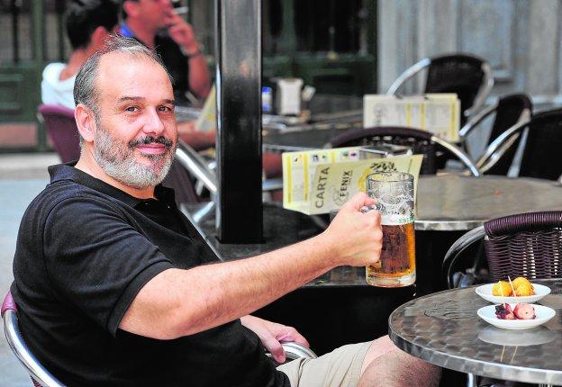 «Intenté tocar el bajo pero era muy, muy malo»