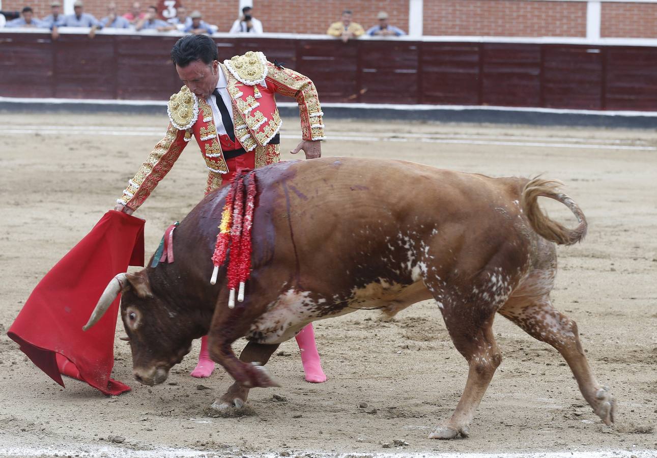 Ortega Cano se retira del toreo cortando dos orejas