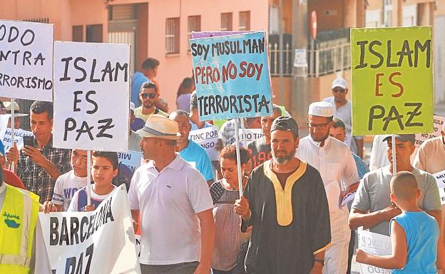 Un centenar de musulmanes se echan a la calle en La Unión