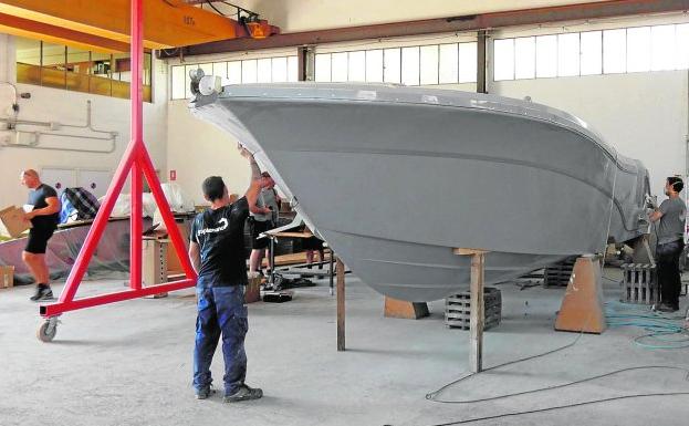 Una empresa yeclana fabrica el primer barco del mundo con grafeno