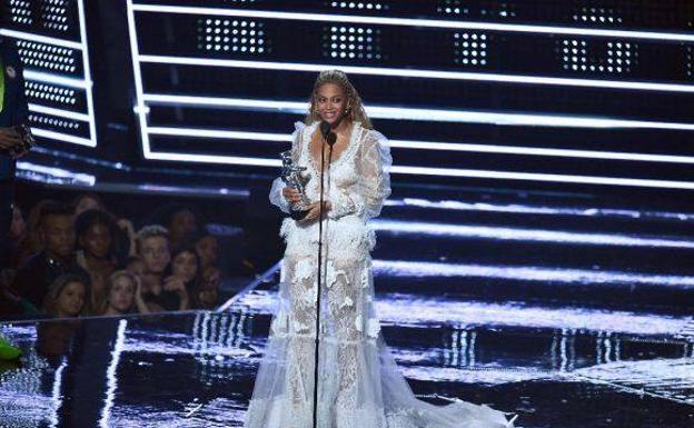 Beyoncé demuestra en los VMA's que sigue siendo una diva