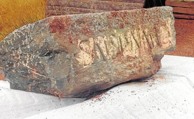 Recuperada una lápida romana que robaron del Monasterio de San Ginés