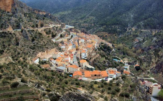 Cae por un barranco en Albacete tras huir de un bar sin pagar