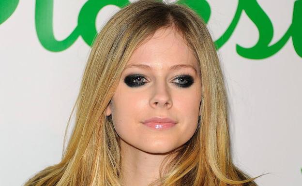 Avril Lavigne anuncia nuevo álbum después de tres años de pausa por una enfermedad