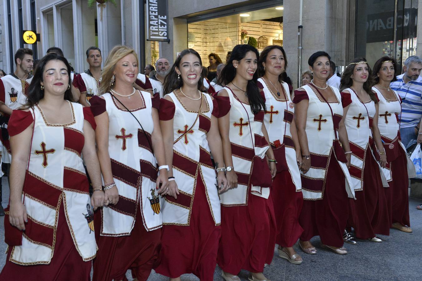 Pasacalles de lujo con olor a pólvora