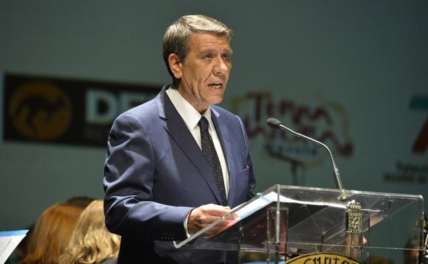 «Nacemos ya festeros; lo llevamos en los genes y provocamos la felicidad de los demás»