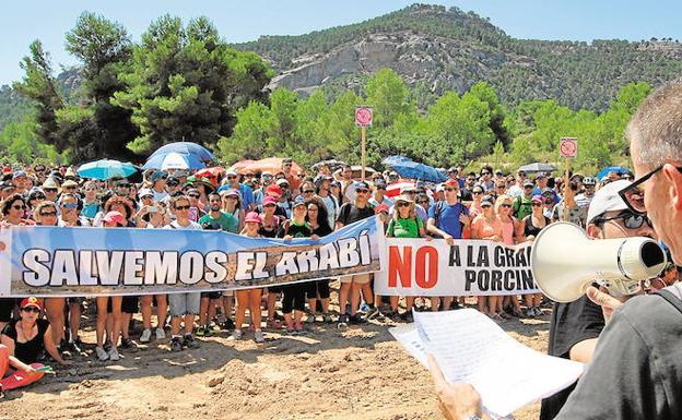 La empresa anuncia la retirada del proyecto de granjas porcinas