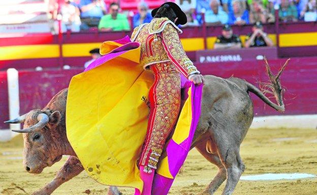 Ureña y Castella salen a hombros de La Condomina