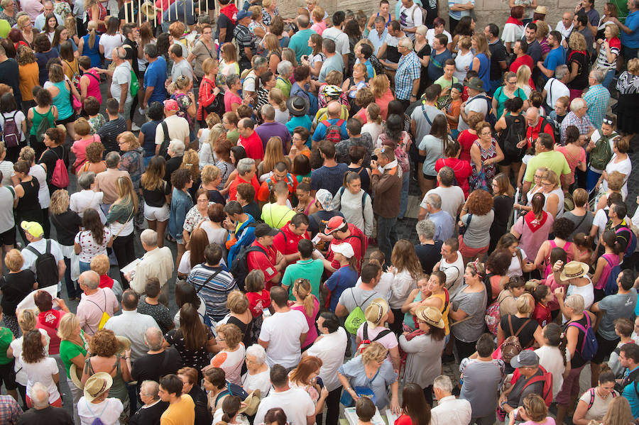 Una multitud arropa a la Patrona en una romería histórica