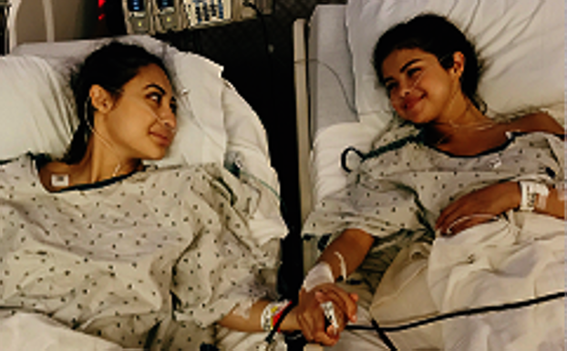 Selena Gomez revela que su mejor amiga le donó un riñón