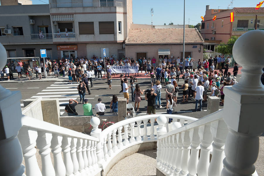 Protesta vecinal ante el Puente de Tiñosa