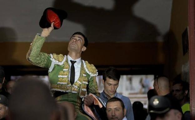 Paco Ureña sale por la puerta grande en Guadalajara