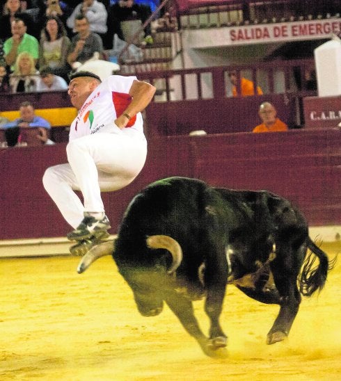 Eusebio Sacristán, de Valladolid, gana la semifinal nacional de recortadores en La Condomina